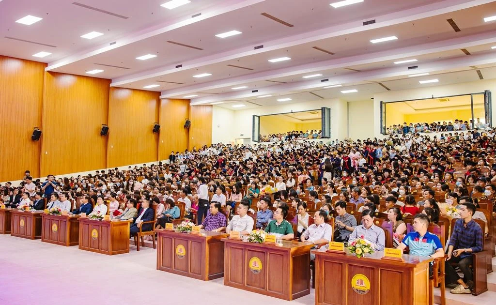 Đại học Huế - Cái nôi đào tạo đa ngành hàng đầu Việt Nam Đại học Huế – Cái nôi đào tạo đa ngành hàng đầu Việt Nam