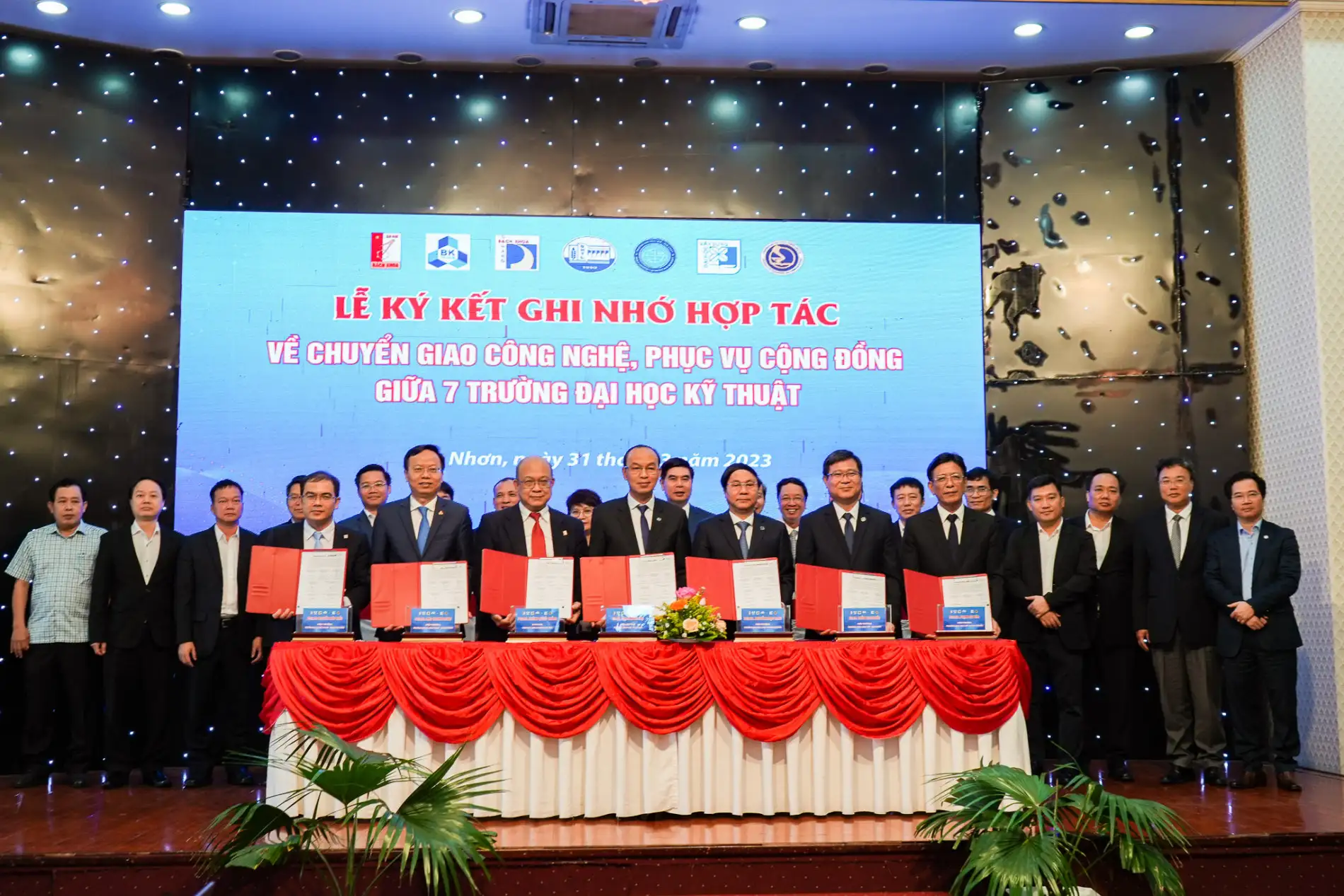 Nhóm G7 Đại học Kỹ Thuật Việt Nam - Hợp tác quốc tế hoá giáo dục Nhóm G7 Đại học Kỹ Thuật Việt Nam – Hợp tác quốc tế hoá giáo dục