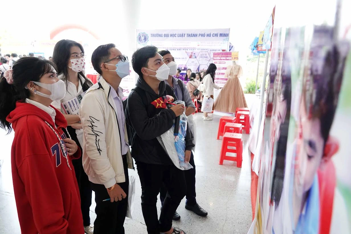 Đại học Bách khoa TP.HCM 4 năm liên tiếp không tăng học phí Đại học Bách khoa TP.HCM 4 năm liên tiếp không tăng học phí