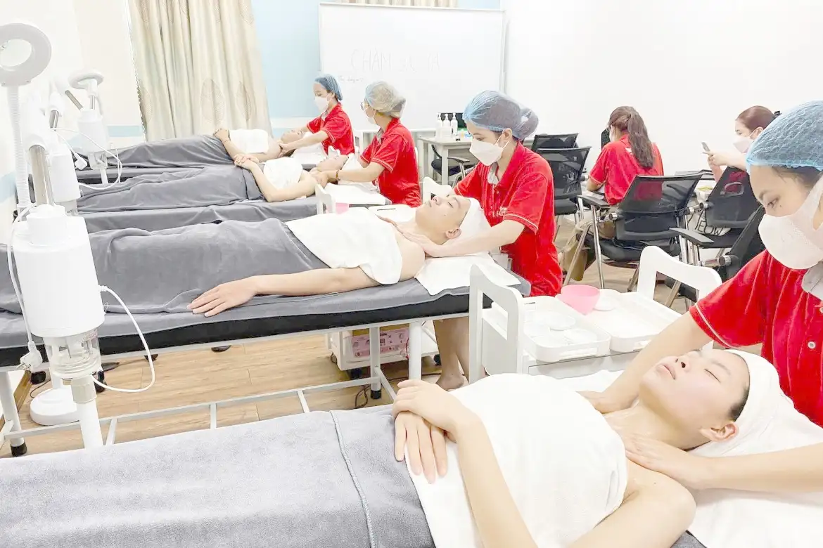 Ngành Chăm sóc sắc đẹp 2025 - Tiềm năng phát triển hấp dẫn Ngành Chăm sóc sắc đẹp 2025 – Tiềm năng phát triển hấp dẫn