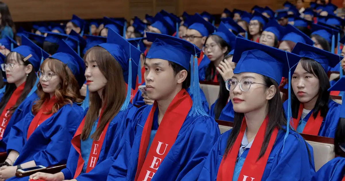 Sinh viên vào đại học tư tăng 61% xu hướng và thách thức