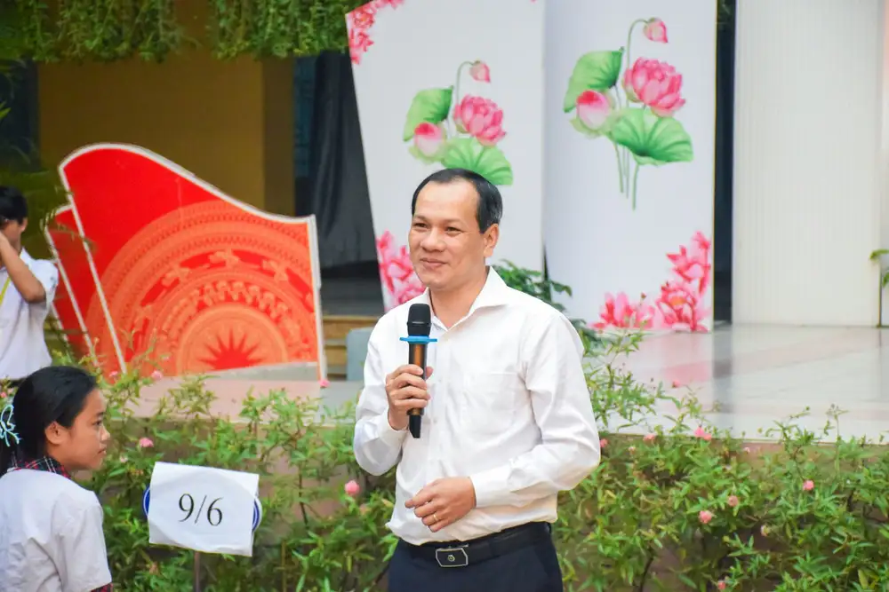 Hiệu trưởng Trường THPT Tây Thạnh truyền cảm hứng sống xanh