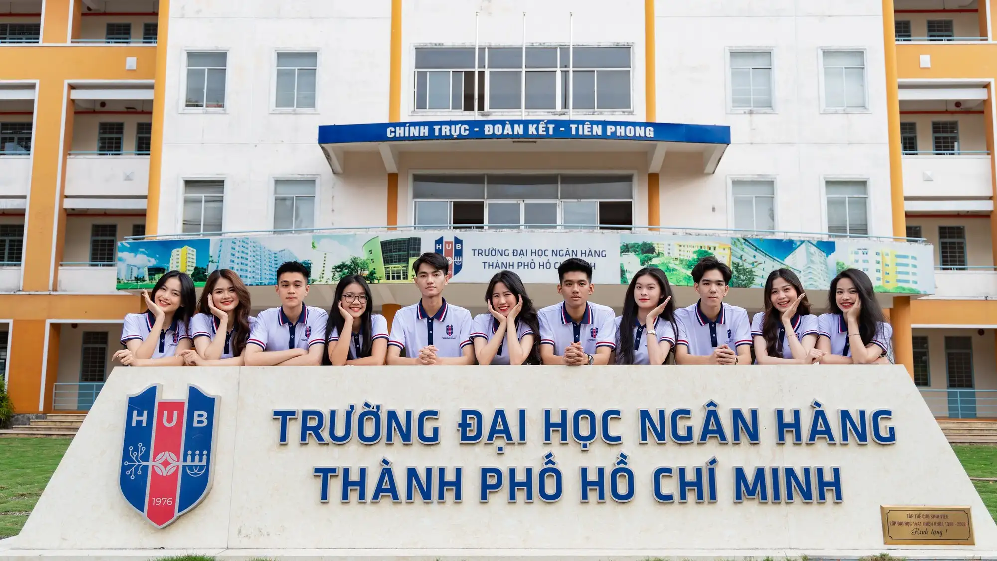 Review Đại học Ngân hàng TP.HCM: Điểm chuẩn, ngành hot?