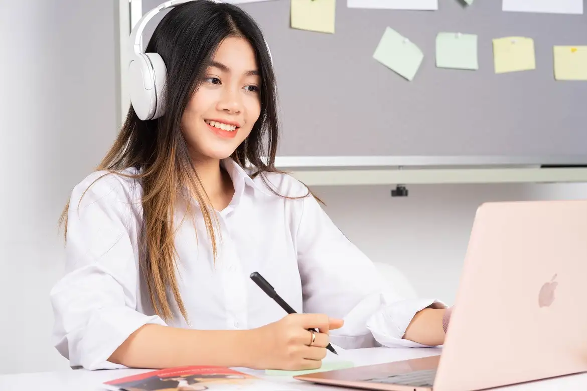 Review học đại học từ xa trường nào? Chi phí? Mất bao lâu?