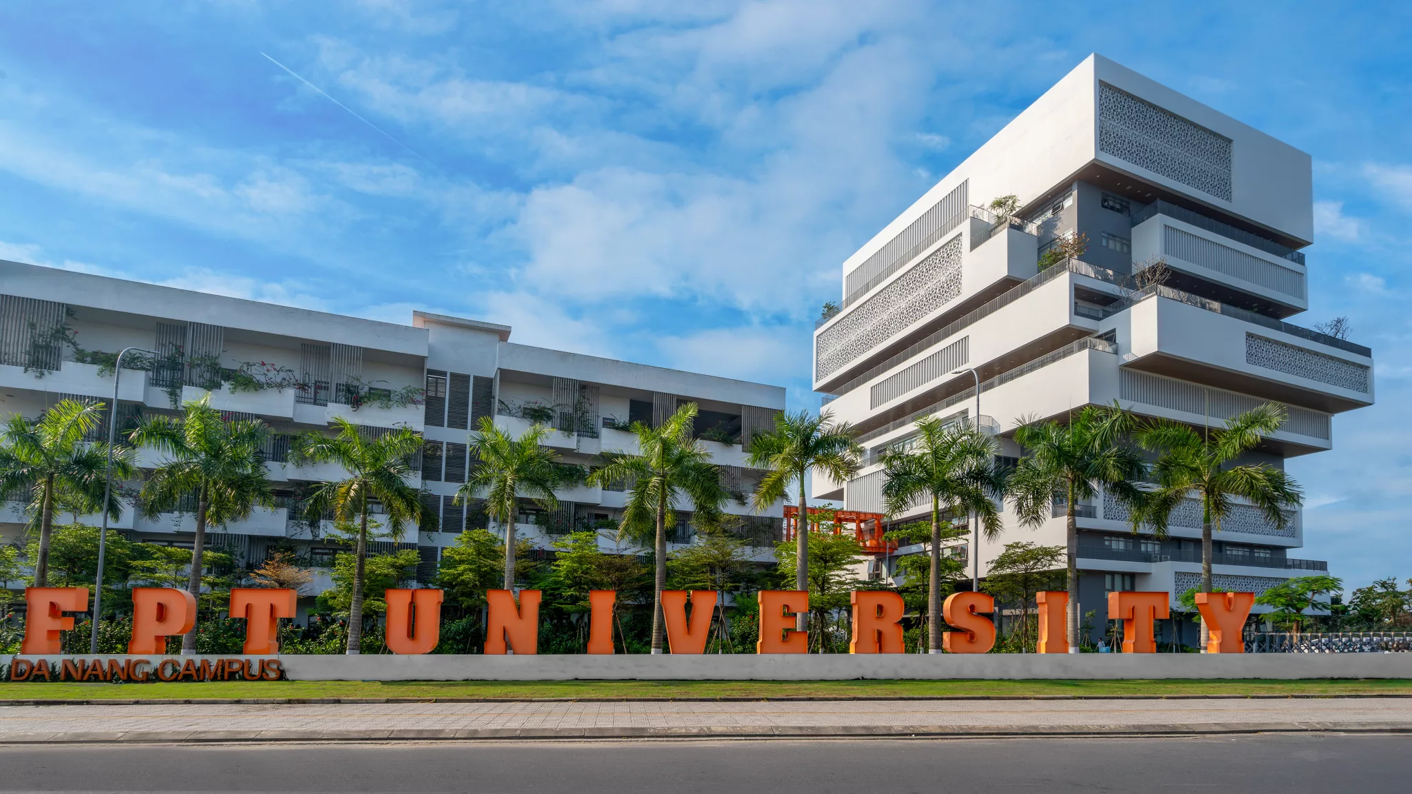 Review trường Đại học FPT: Có nên theo học hay không?