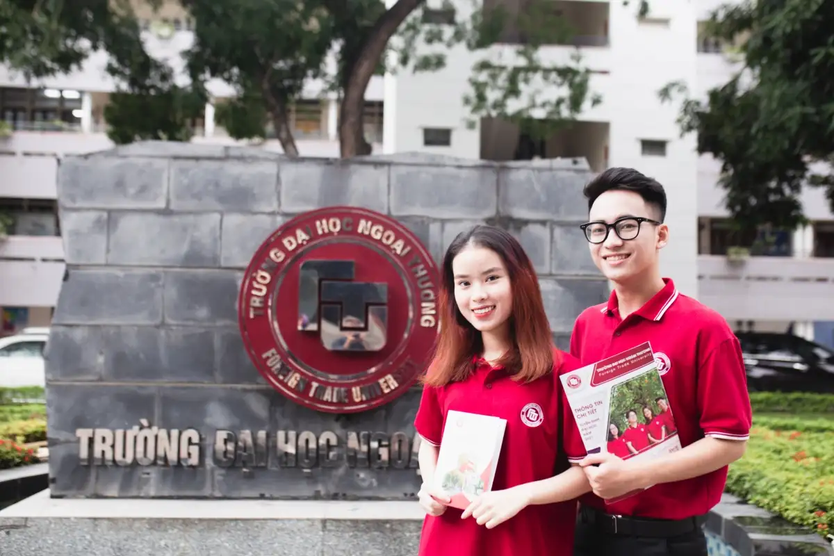 Review trường Đại học Ngoại Thương: Điểm chuẩn, Ngành học hot?