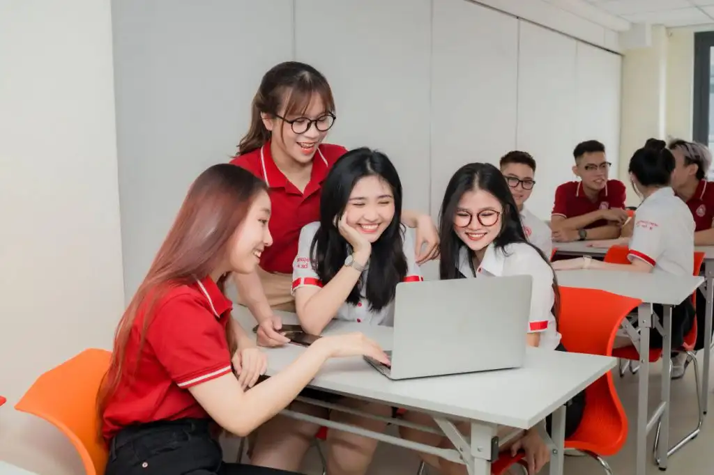 Review Đại học Ngoại Thương TP.HCM: Điểm chuẩn, học bổng?