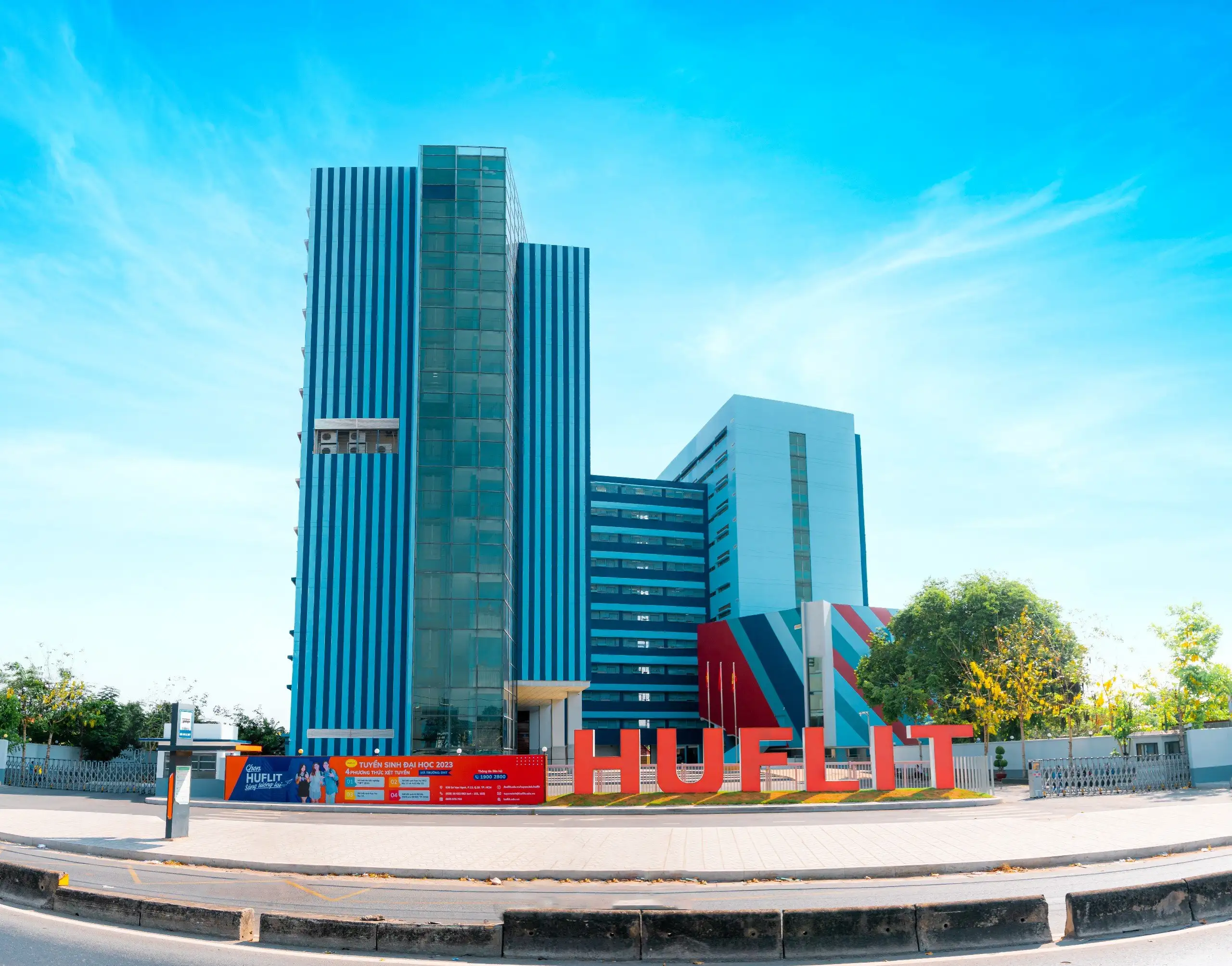 Review đại học ngoại ngữ tin học TP. Hồ Chí Minh: Học phí? Chất lượng? Cơ hội việc làm?