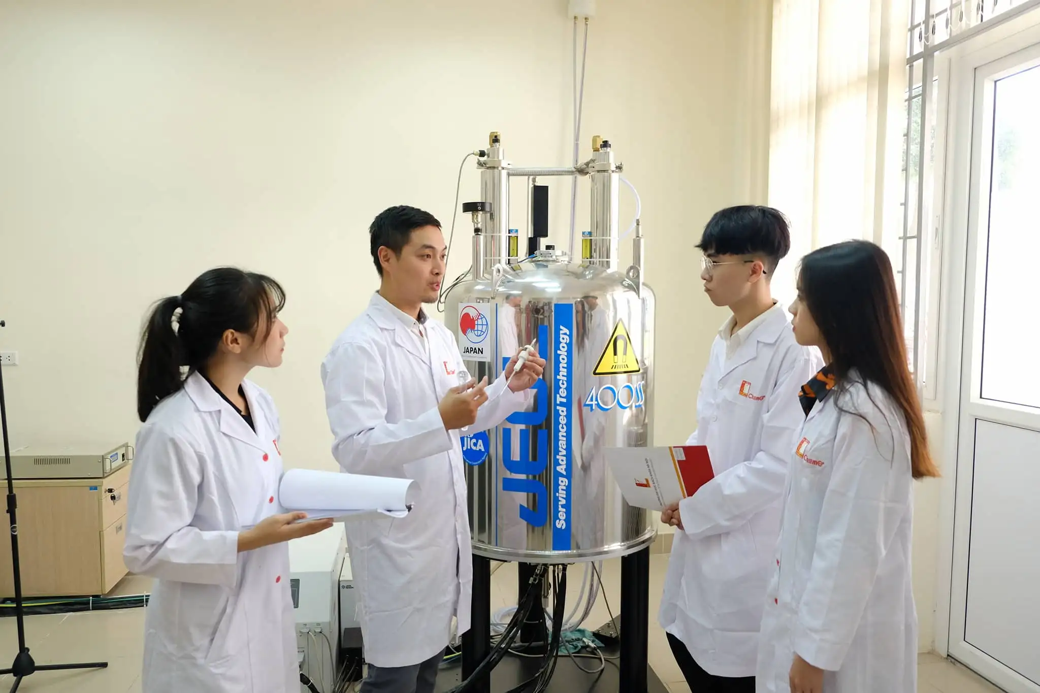 Ngành Hóa học là gì? Hướng dẫn cho người mới tìm hiểu