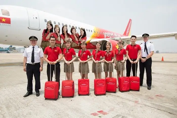 Tiếp viên hàng không học ngành gì? Hướng dẫn chi tiết năm 2025