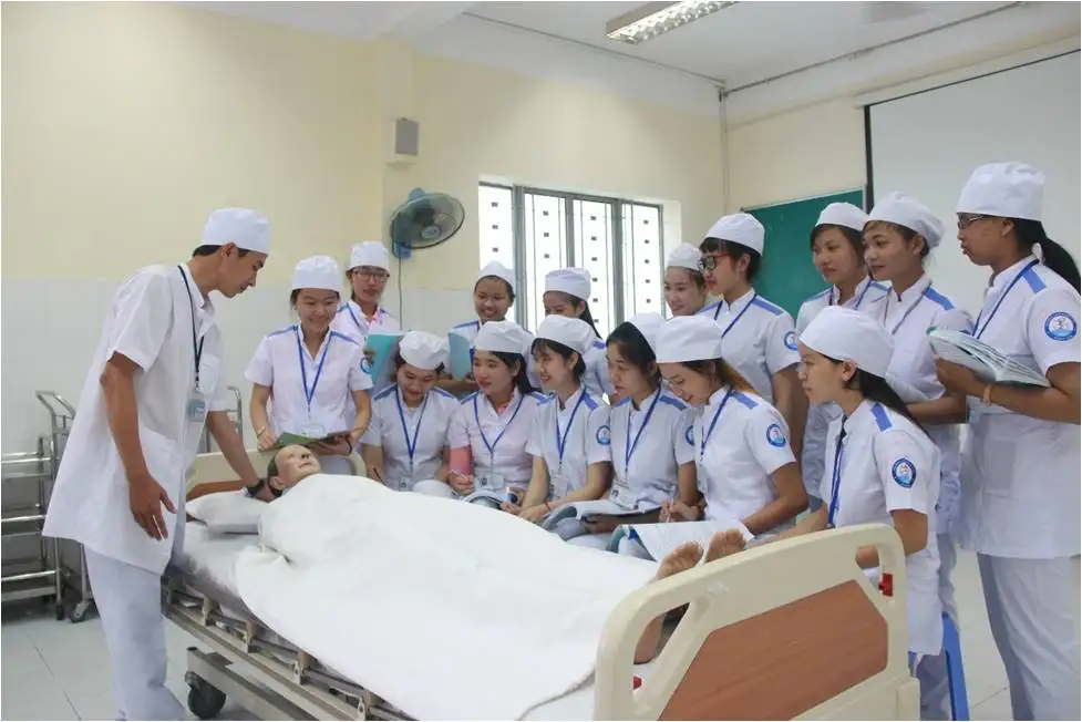 Ngành điều dưỡng cần học giỏi môn gì? Bạn nên biết