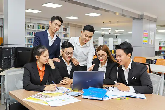 Khối D nên học ngành gì? Cơ hội nghề nghiệp hấp dẫn năm 2025